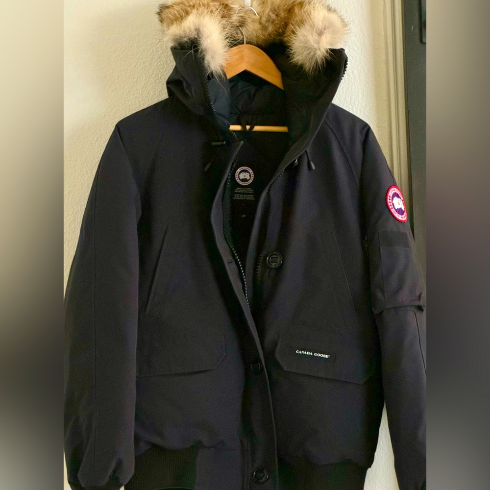 Canada Goose Women’s Chilliwack Bomber - Large Navy - worn only svrl times, EUC!